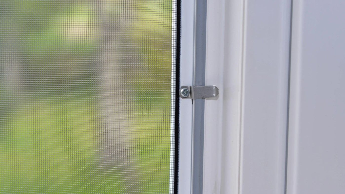 Москитные сетки на окнах - как выбрать и установить Москитные сетки на окнах - как выбрать и установить