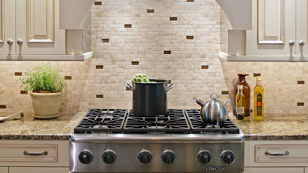 Жир с плитки можно вывести достаточно просто Жир с плитки можно вывести достаточно просто