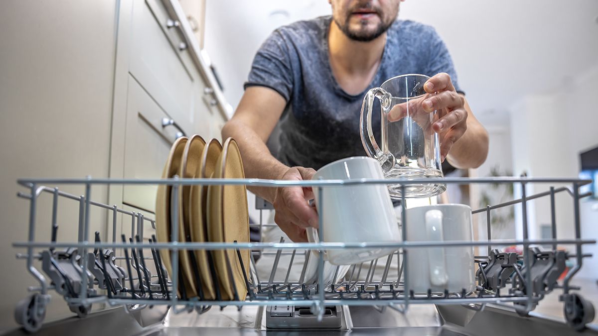 Список посуду, який не можна мити в посудомийній машині Список посуду, який не можна мити в посудомийній машині