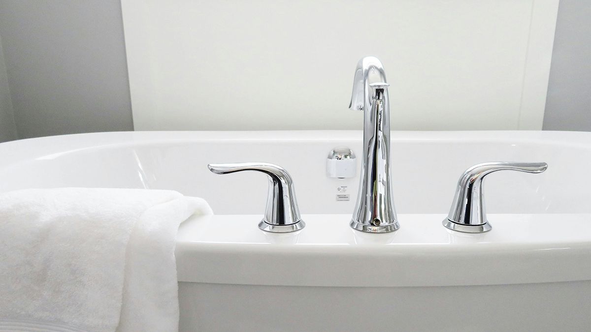 Простой способ выведения налета из ванной