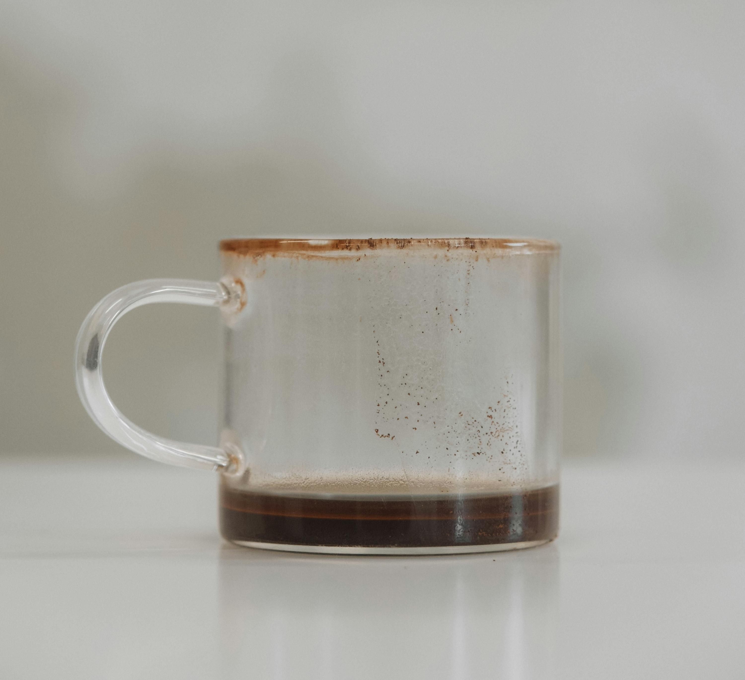 Що видалить наліт з чашки