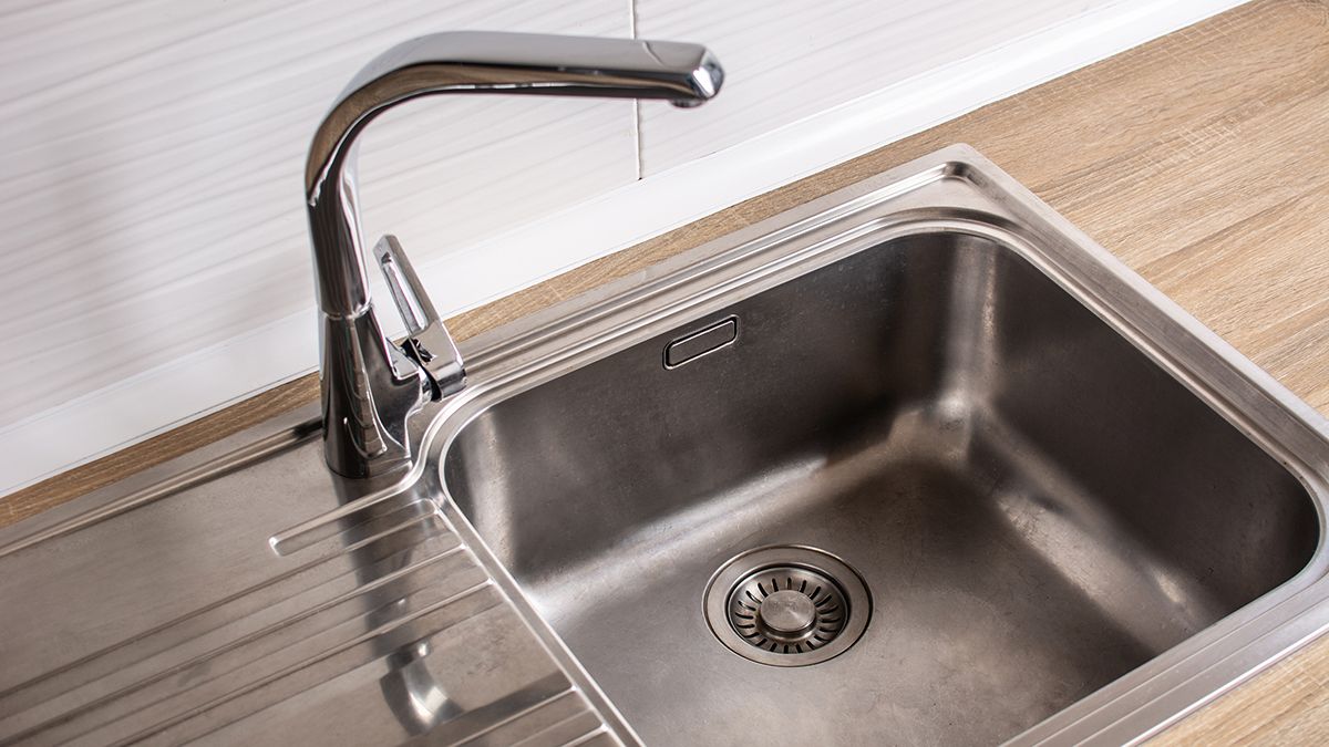 Слив в раковине можно легко пробить Слив в раковине можно легко пробить