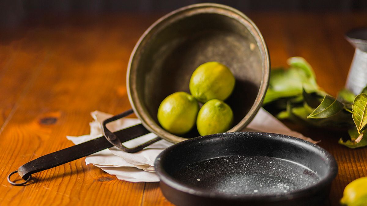 Некоторую посуду стоит выбрасывать