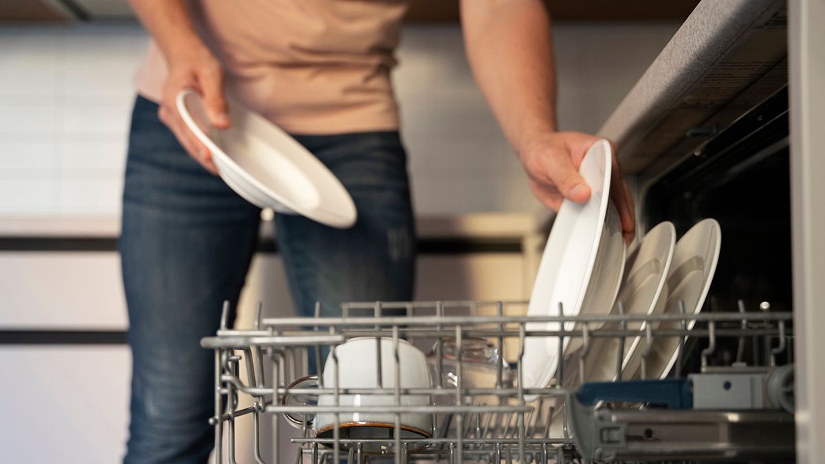 Посудомоечную машину нужно очищать Посудомоечную машину нужно очищать