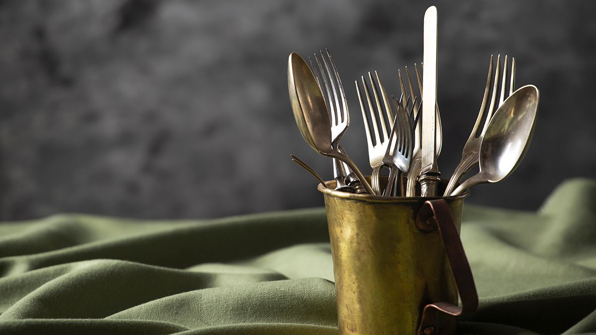 Простой метод очистки столовых приборов