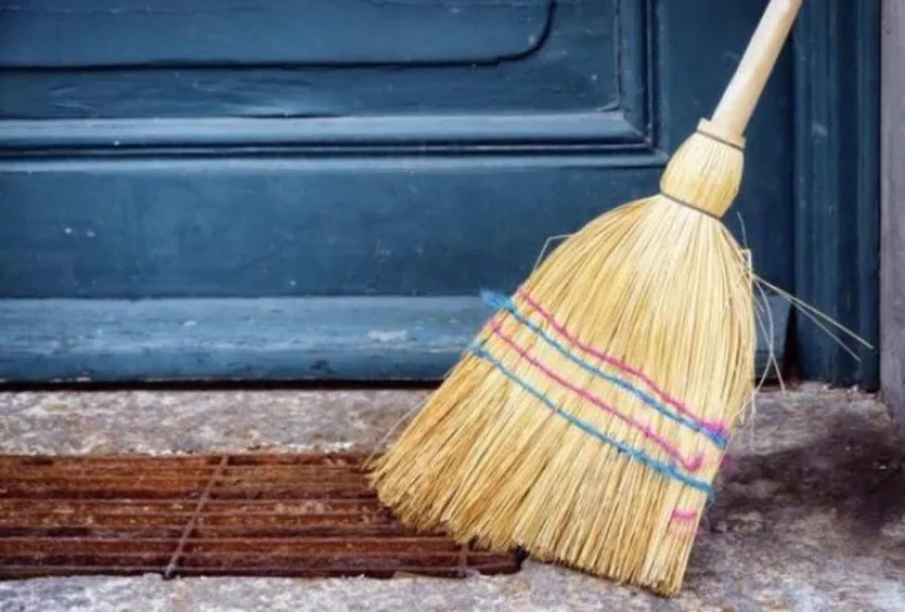 Навіщо ставити віник біля порогу Навіщо ставити віник біля порогу