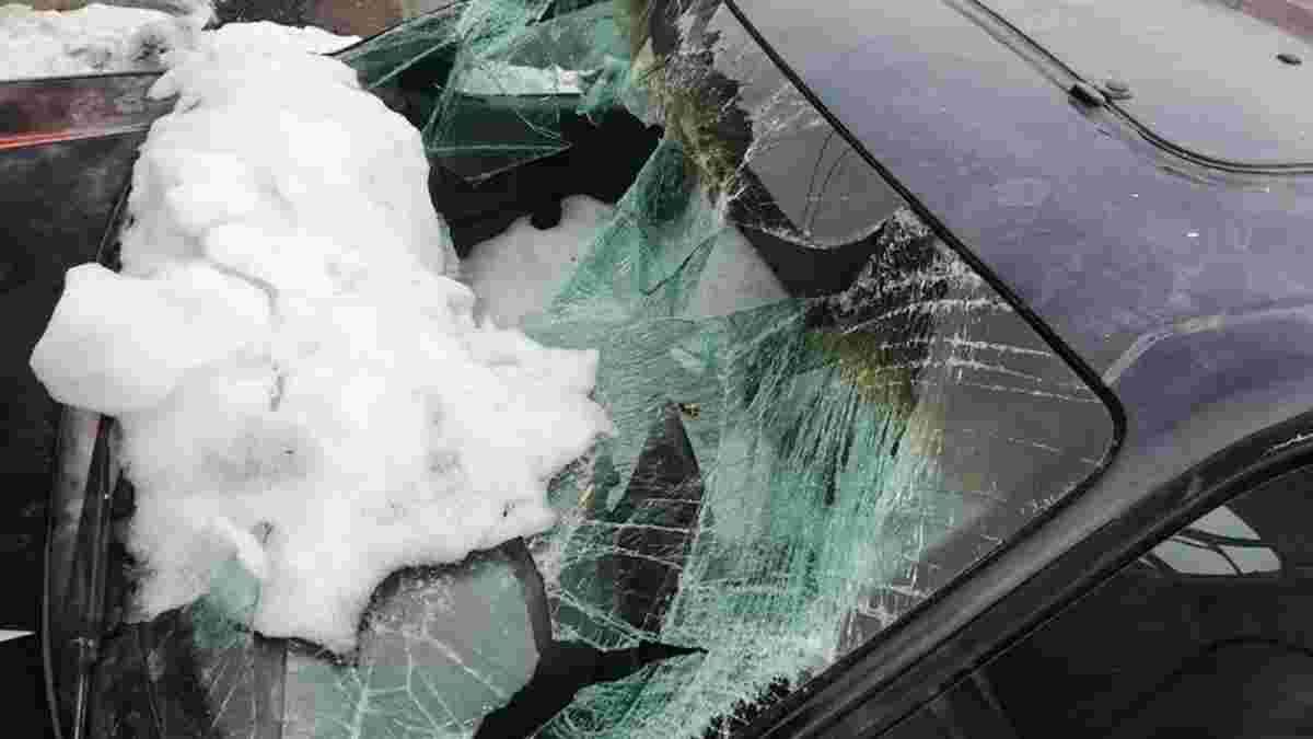 Авто возле домов не стоит парковать зимой возле домов Авто возле домов не стоит парковать зимой возле домов