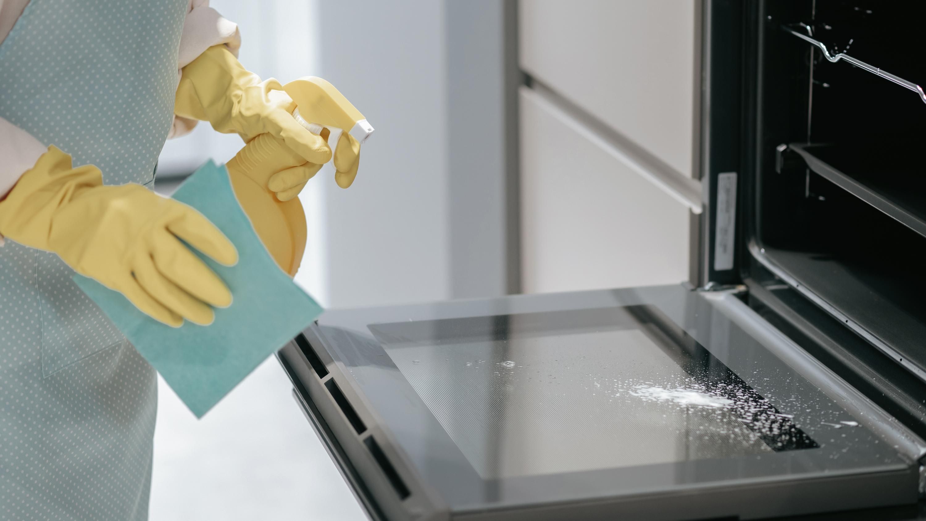 Скло духовки можна легко очистити 