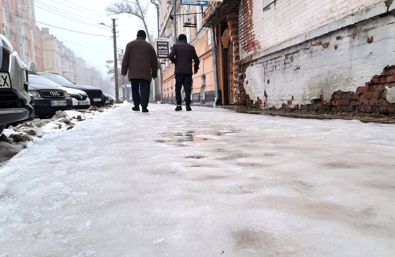 Чем можно посыпать лед зимой