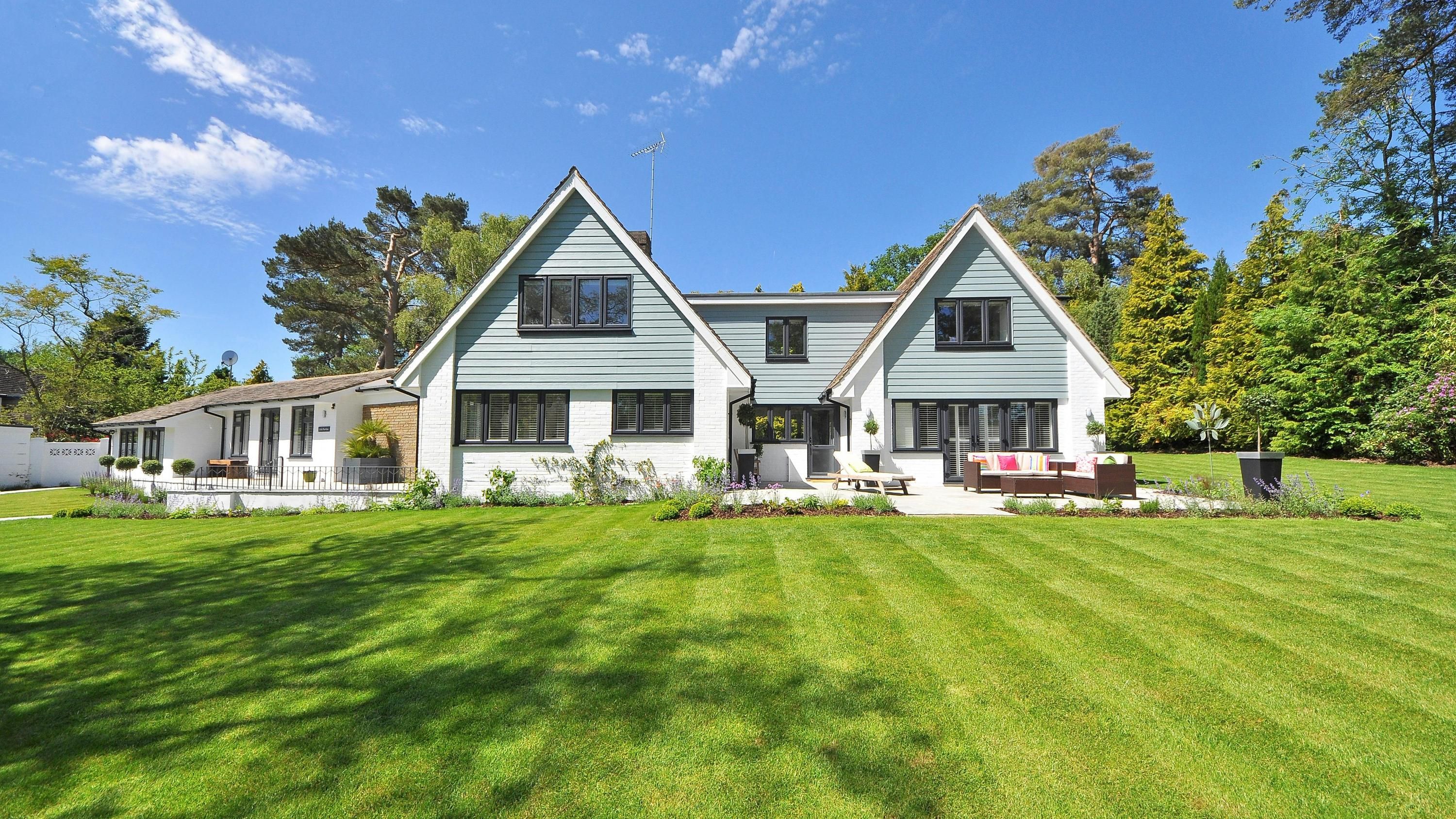 Газон лучше всего стричь в определенные часы