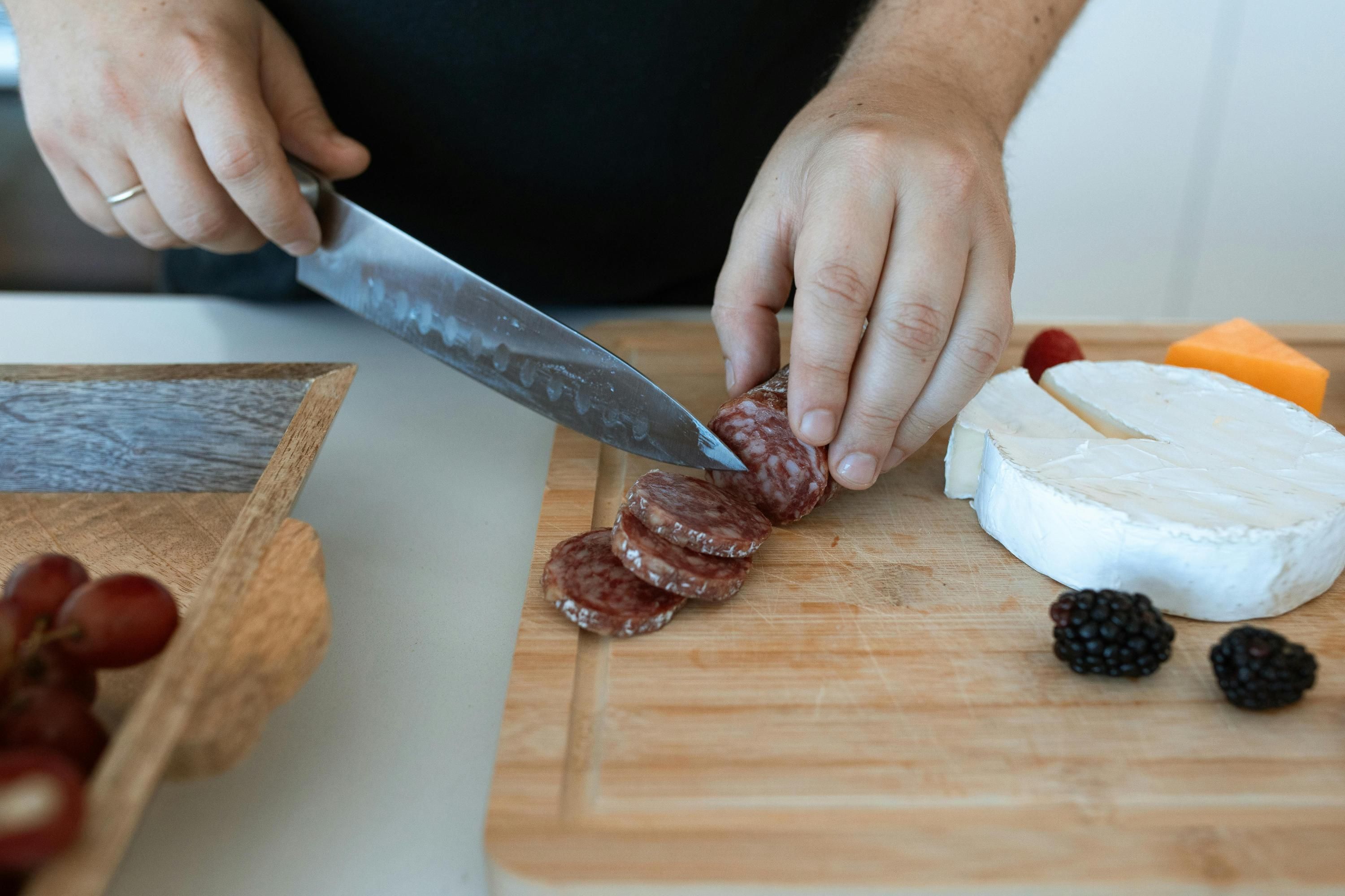 Не усі продукти можна різати на обробній дошці