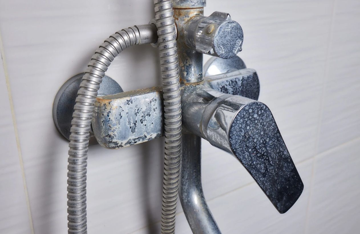 Наліт з кранів можна вивести домашніми методами Наліт з кранів можна вивести домашніми методами