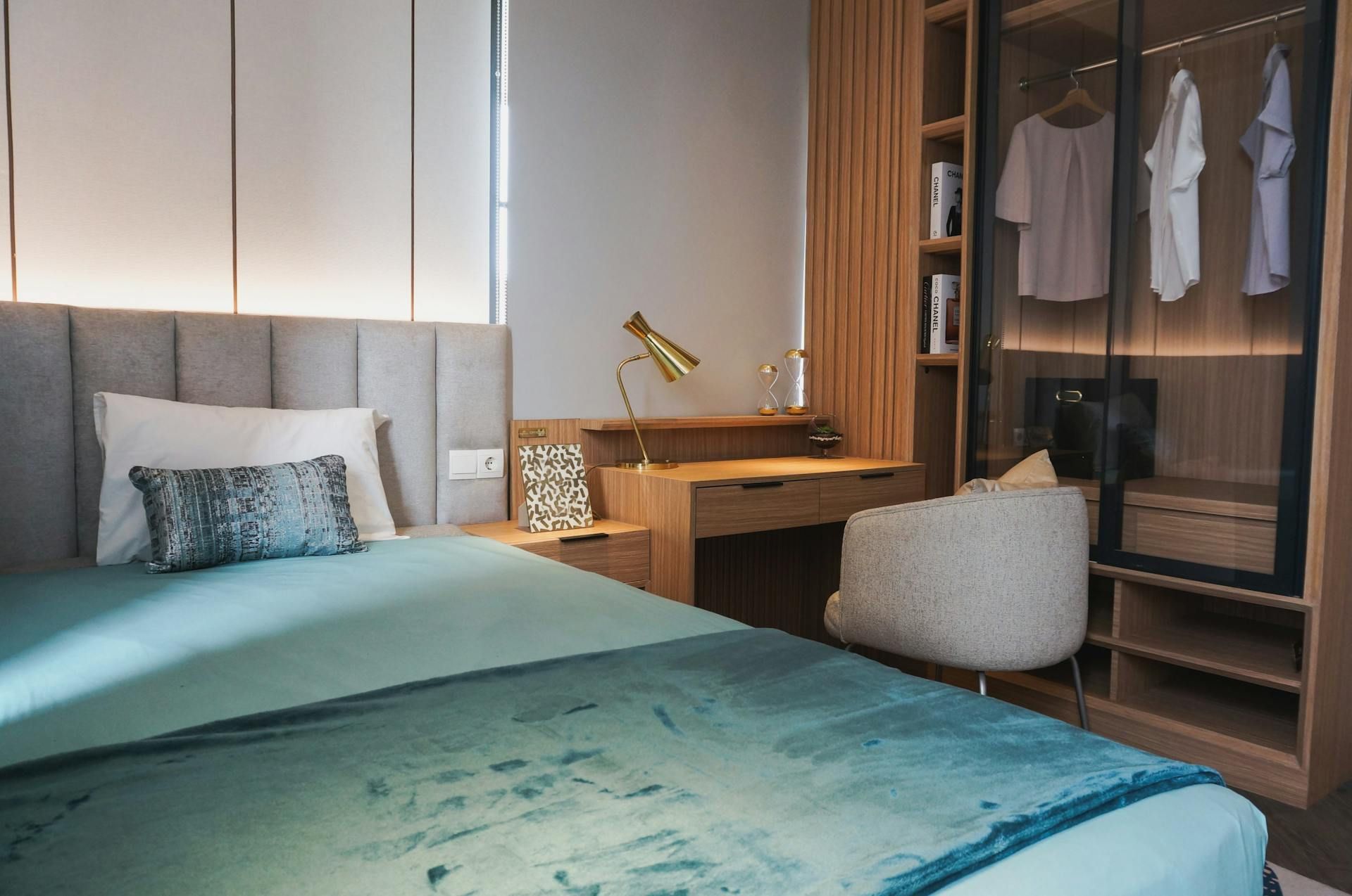 В спальне следует убирать очень тщательно В спальне следует убирать очень тщательно